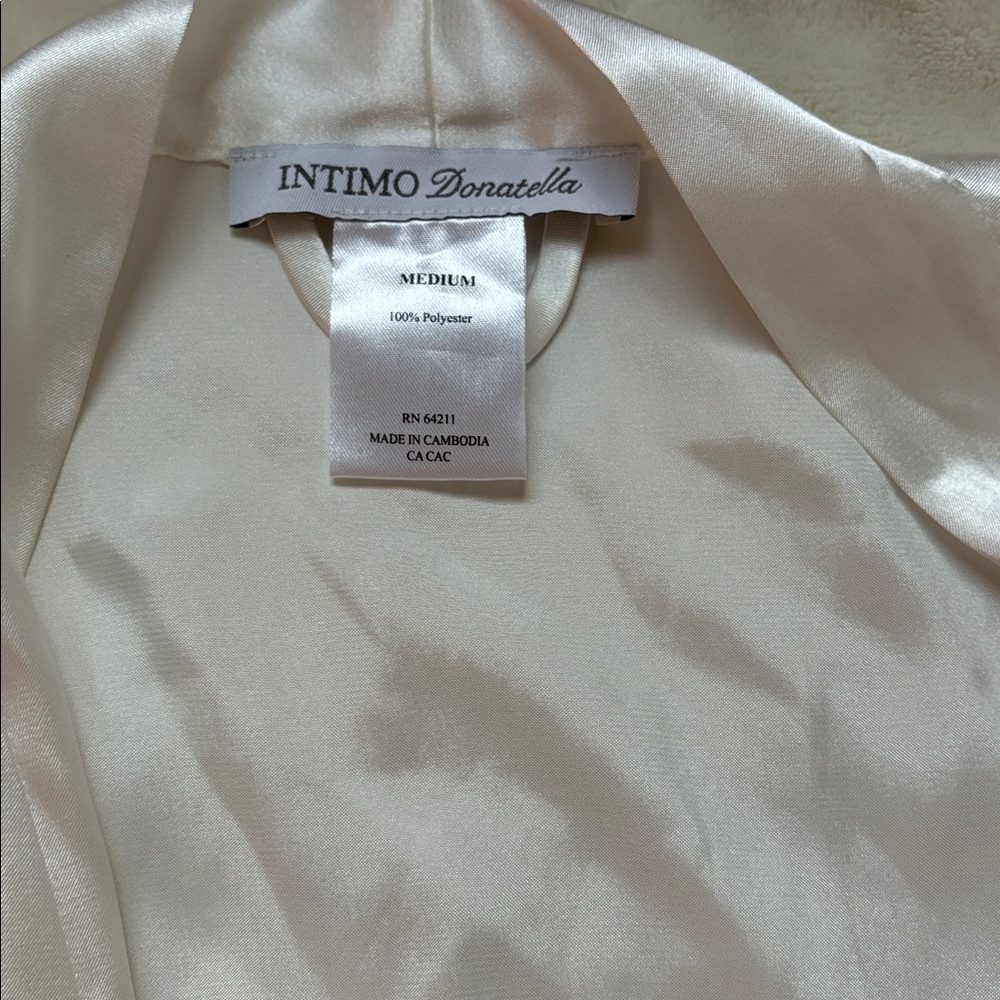 “The Bride” Wedding Robe - Picture 5 of 7